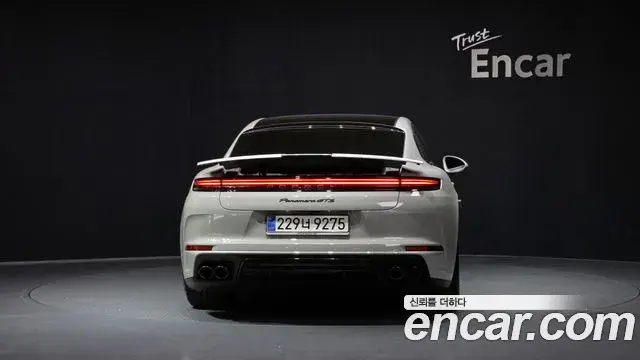 Porsche Panamera 2025 — ფოტო 15/20