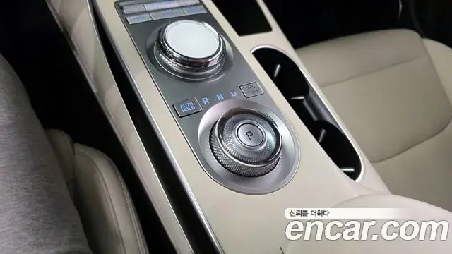 Genesis GV70 2023 — Photo 8/20