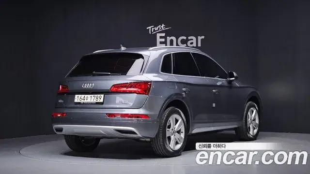 Audi Q5 2020 — Фото 2/20