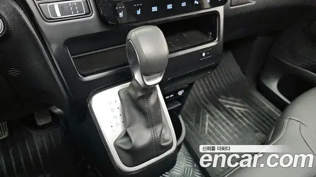 Hyundai Staria 2024 — Фото 9/20