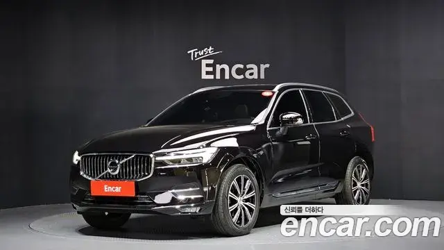 Volvo XC60 2021 — ფოტო 18/20