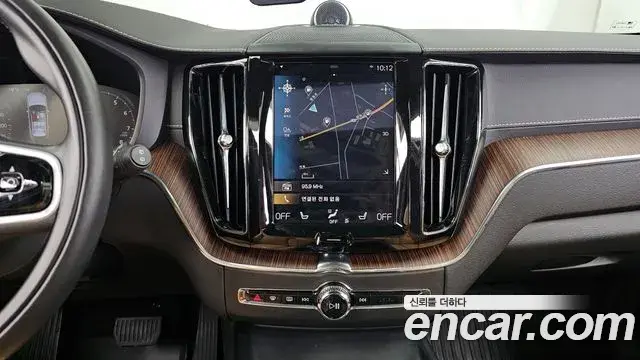 Volvo XC60 2021 — ფოტო 13/20