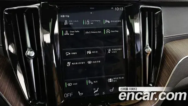 Volvo XC60 2021 — ფოტო 4/20