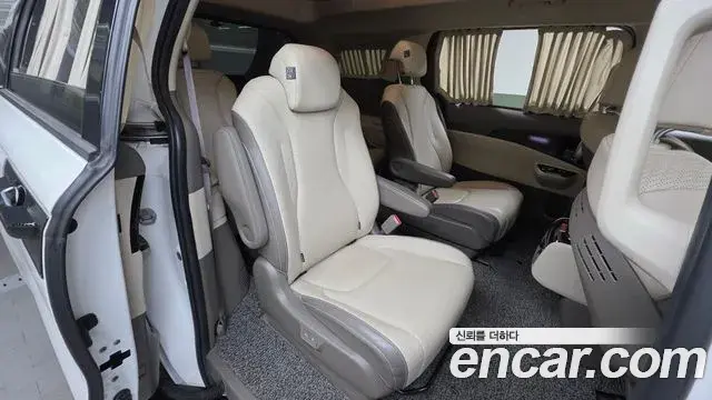 Kia Carnival 2021 — Фото 12/20