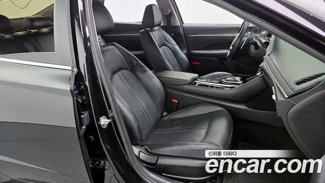 Hyundai Sonata Hybrid 2021 — Photo 17/20