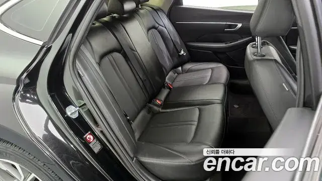 Hyundai Sonata Hybrid 2021 — Photo 19/20