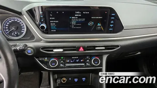 Hyundai Sonata Hybrid 2021 — Photo 14/20