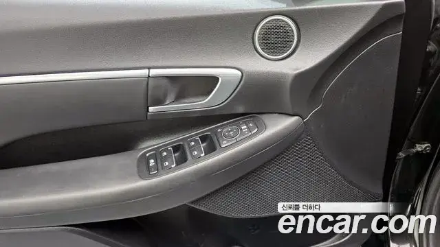 Hyundai Sonata Hybrid 2021 — Photo 9/20
