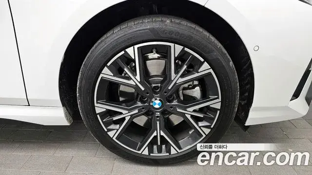 BMW 1 Series 2025 — Photo 6/20