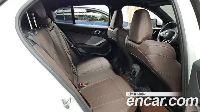 BMW 1 Series 2025 — Photo 19/20