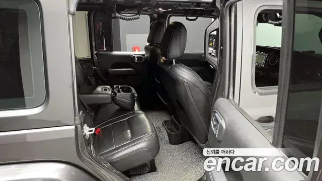 Jeep Wrangler 2021 — Фото 12/20