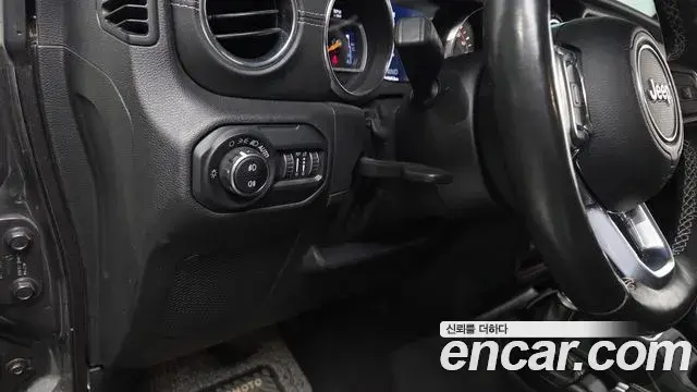 Jeep Wrangler 2021 — Фото 17/20