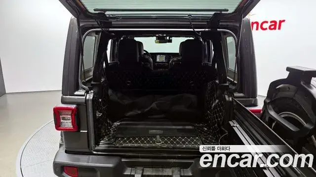 Jeep Wrangler 2021 — Фото 20/20