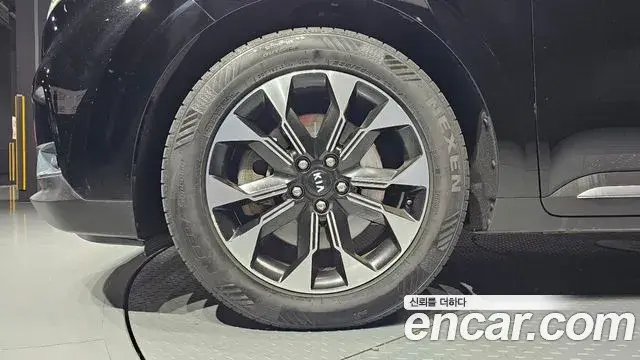 Kia Carnival 2021 — Фото 5/20