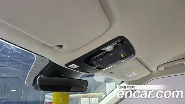 Kia Carnival 2021 — Фото 17/20
