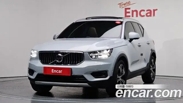 Volvo XC40 2020 — Photo 15/20