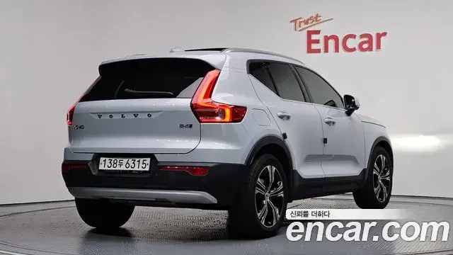 Volvo XC40 2020 — Photo 8/20