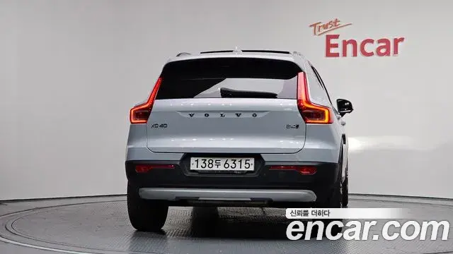 Volvo XC40 2020 — Photo 14/20
