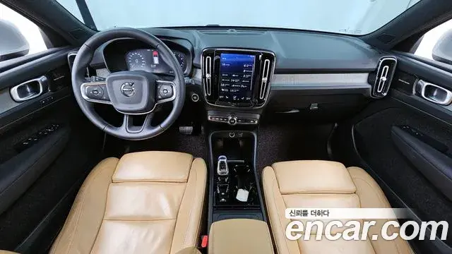 Volvo XC40 2020 — Photo 18/20