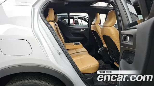 Volvo XC40 2020 — Photo 3/20