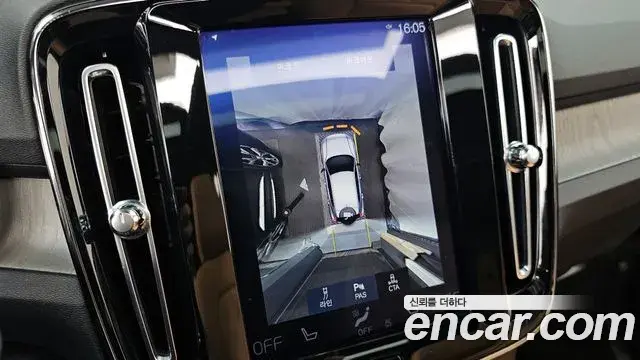 Volvo XC40 2020 — Photo 11/20