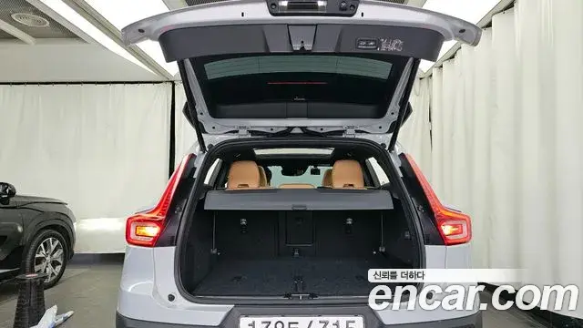 Volvo XC40 2020 — Photo 2/20