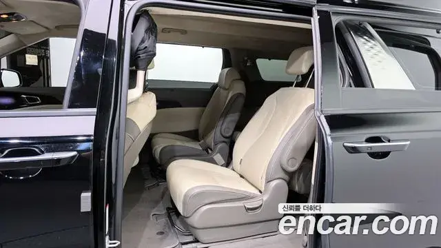 Kia Carnival 2023 — Фото 11/20