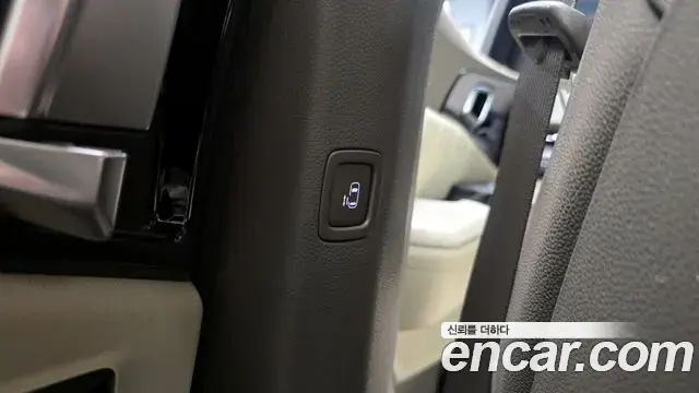 Kia Carnival 2023 — Фото 17/20