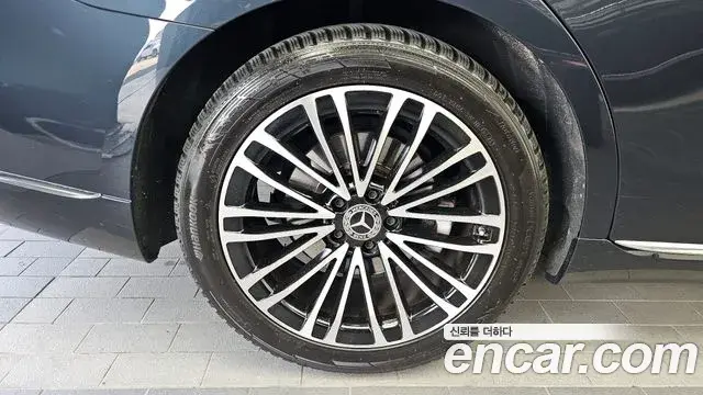 Mercedes-Benz S-Class 2021 — Photo 15/20