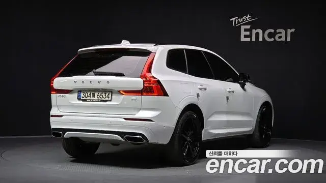 Volvo XC60 2020 — ფოტო 12/20