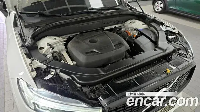 Volvo XC60 2020 — ფოტო 2/20