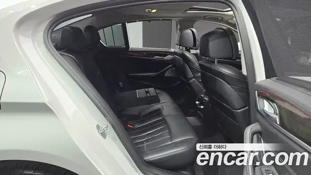 BMW 5 Series 2018 — Photo 16/20
