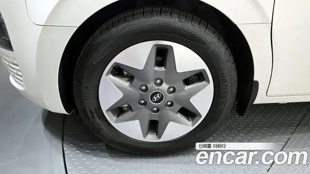Hyundai Staria 2022 — Фото 5/20