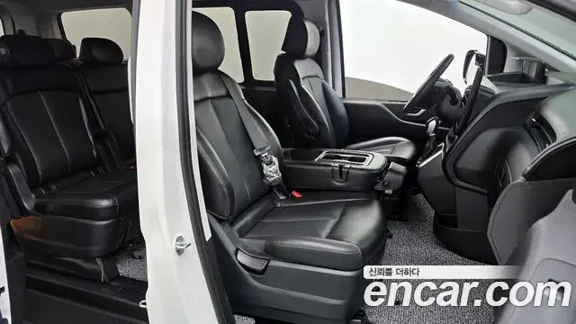 Hyundai Staria 2022 — Фото 10/20