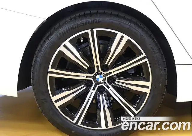 BMW 3 Series 2025 — ფოტო 8/20