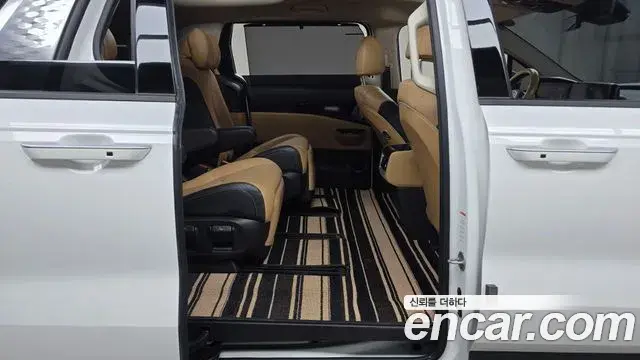 Kia Carnival 2021 — Şəkil 18/20