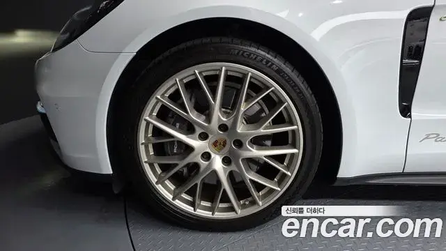 Porsche Panamera 2020 — Şəkil 19/20