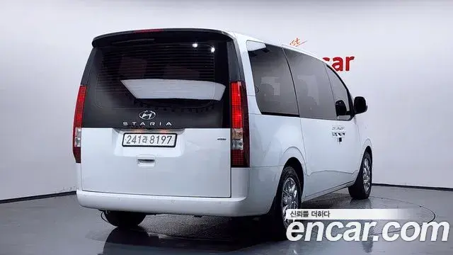Hyundai Staria 2022 — Фото 2/20