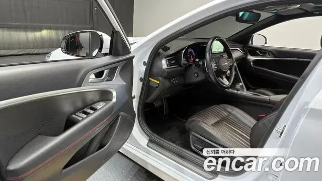 Genesis G70 2019 — Photo 15/20