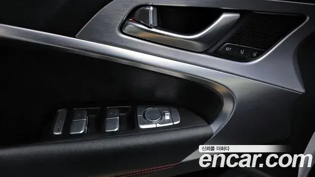 Genesis G70 2019 — Photo 16/20