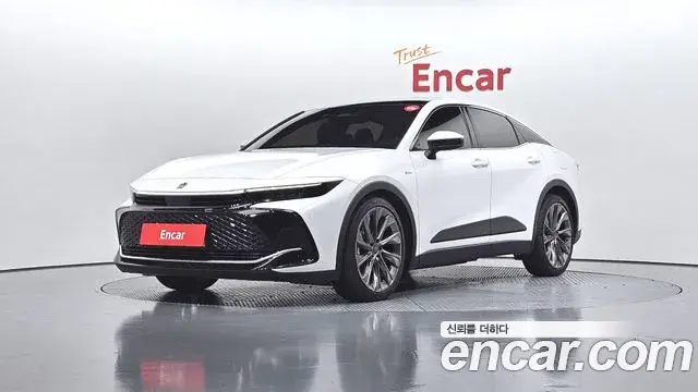 Toyota Crown Crossover 2024 — Photo 2/20
