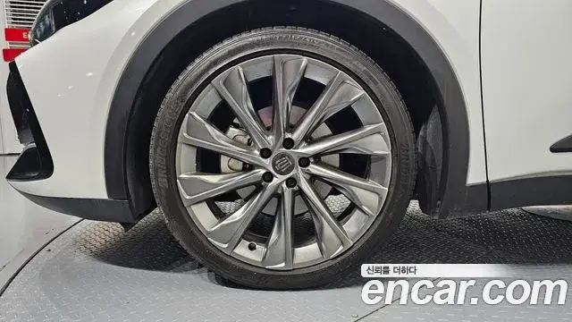 Toyota Crown Crossover 2024 — Photo 19/20
