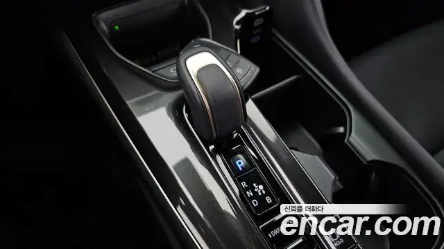 Toyota Crown Crossover 2024 — Photo 13/20