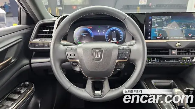 Toyota Crown Crossover 2024 — Photo 8/20