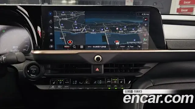 Toyota Crown Crossover 2024 — Photo 1/20
