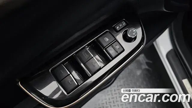 Toyota Crown Crossover 2024 — Photo 9/20