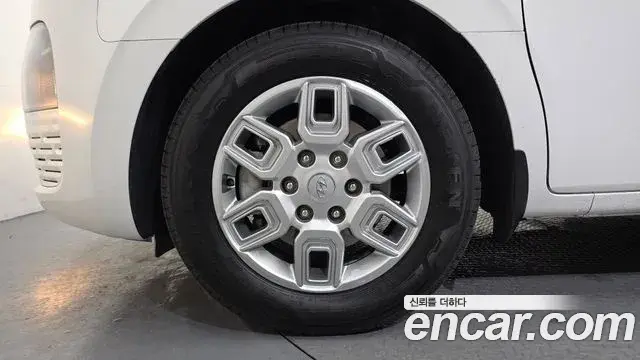 Hyundai Staria 2022 — Photo 13/20