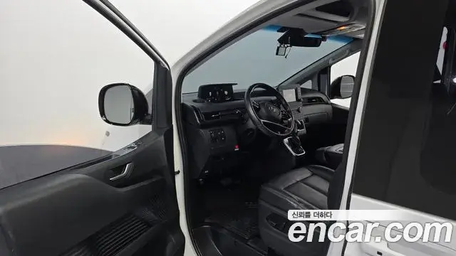 Hyundai Staria 2022 — Photo 17/20