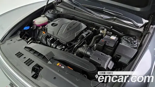 Hyundai Grandeur Hybrid 2023 — Photo 15/20