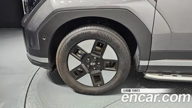 Hyundai Santa Fe 2023 — ფოტო 17/20